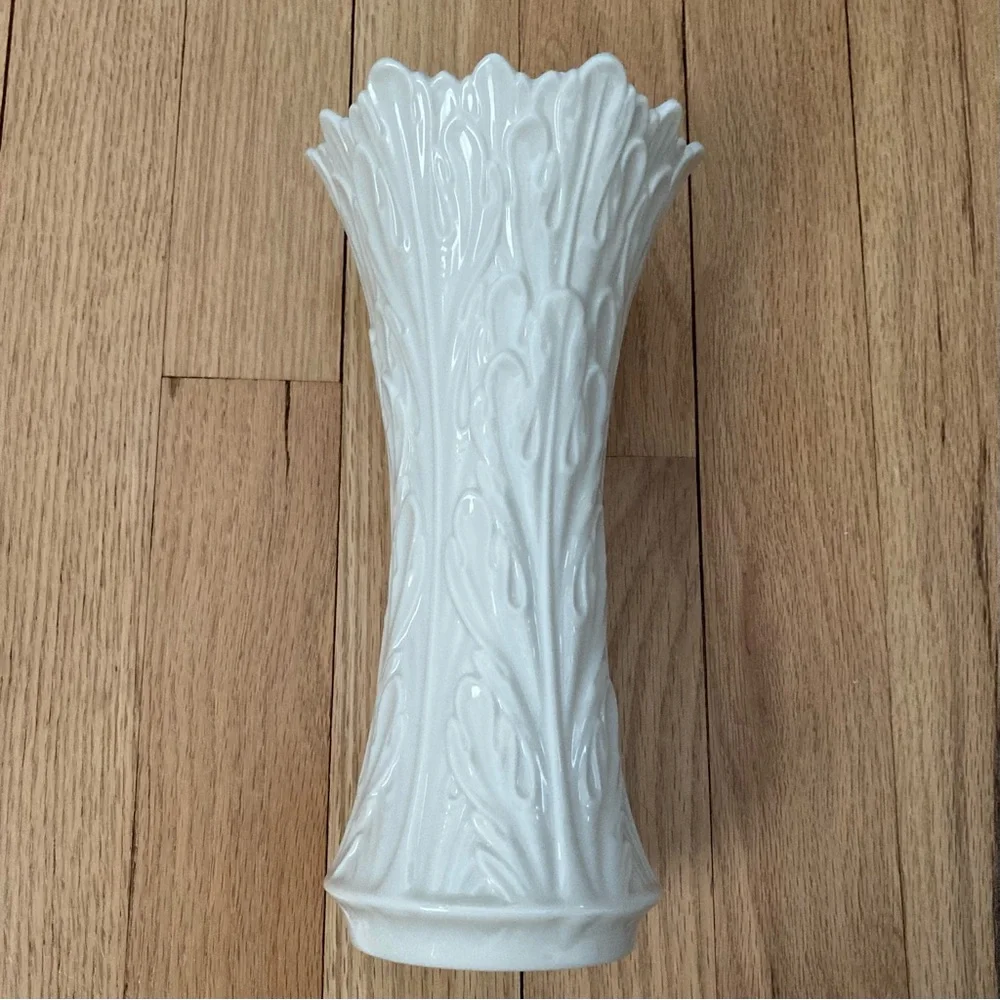 Vintage 80s Lenox Classic Off White Porcelain Woodland Leaf Pattern Vase/Pitcher